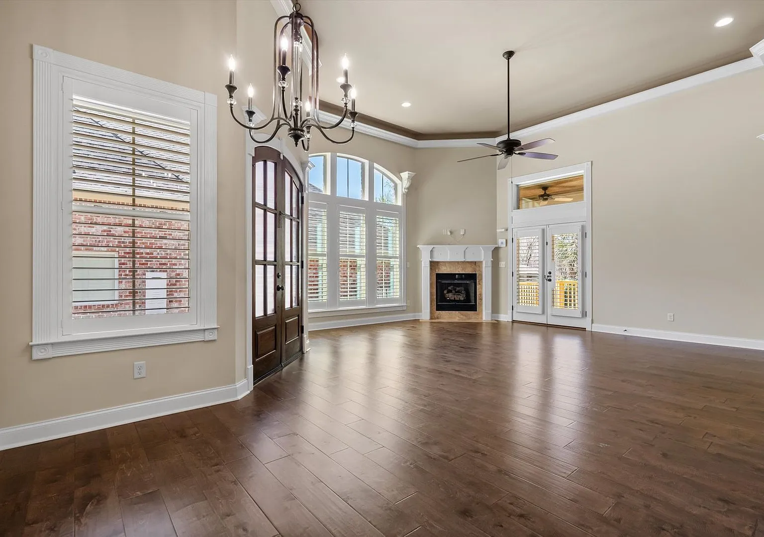 Stunning Custom Home with Exquisite Upgrades — Photo 4