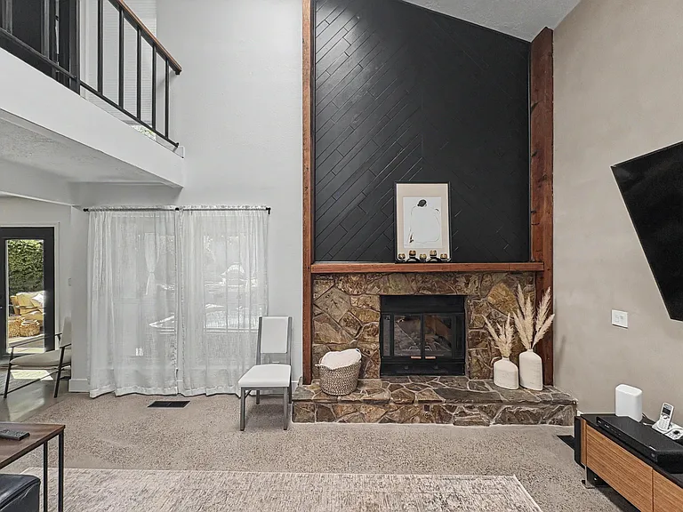 9608 Merion Cir NE — Photo 8