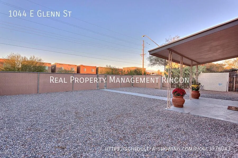 Great 3-Bedroom Close to the UofA! Washer & Dryer Included!! — Photo 4