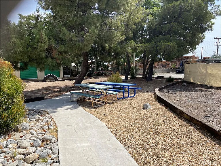 19216 Kendall Dr — Photo 2