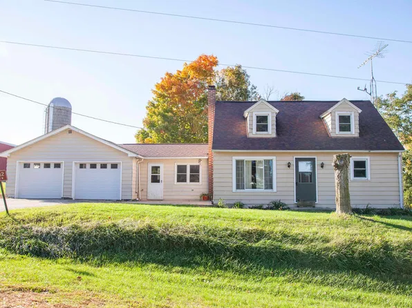 1712 County Rd W, Mineral Point, WI 53565