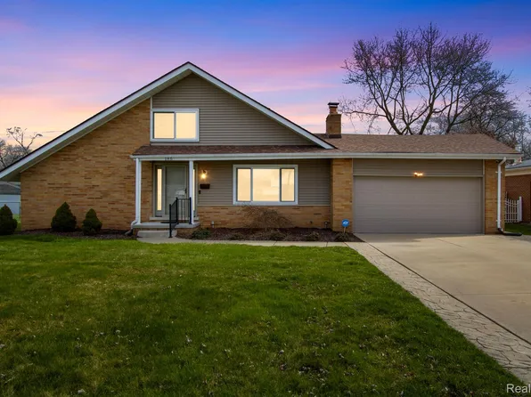 185 Clinton River Dr, Mount Clemens, MI 48043