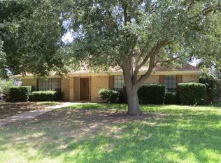 1921 Quail Run Dr, Corinth, TX 76208