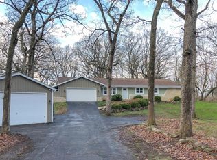 409 Prairie View Dr, North Prairie, WI 53153