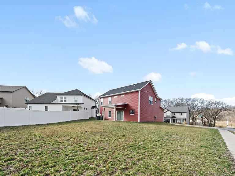 101 Lucerne Ln — Photo 29