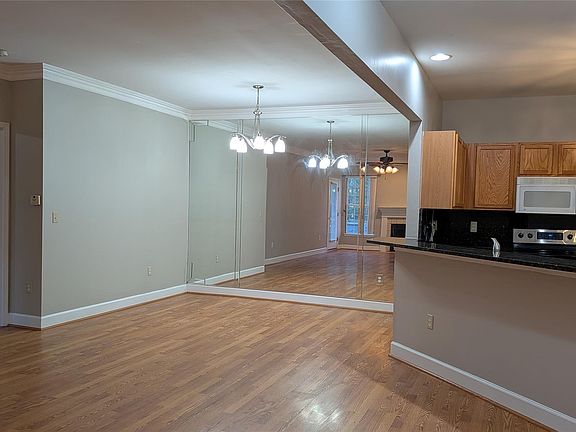 4th image of 15286 Cornell Dr