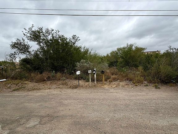 4th image of 2224 N Siesta Ln