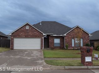 620 E Forest Ln, Mustang, OK 73064