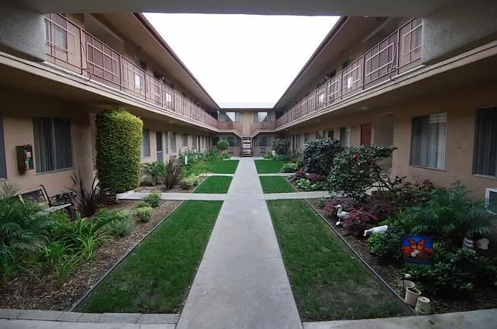 10114 Scott Avenue — Photo 2