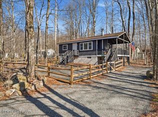 105 Choctaw Dr, Pocono Lake, PA 18347
