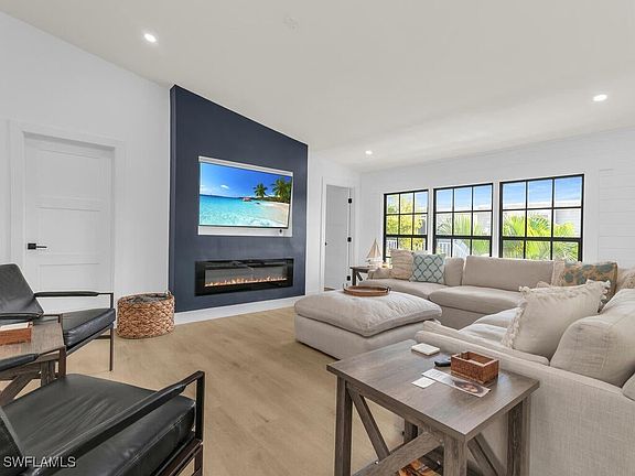 2nd image of 685 Palm Dr