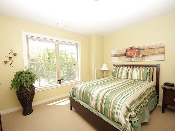 5th image of 100 Richards Ave APT 213