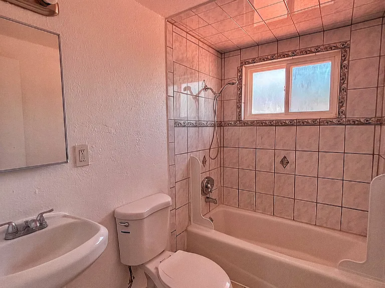 1610 Evergreen St #D — Photo 7