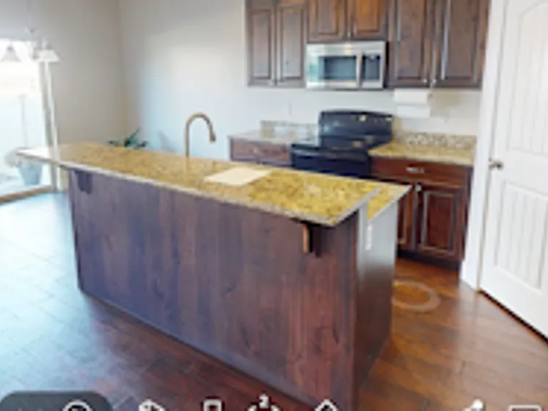 246 E Bridgewater Ln — Photo 2