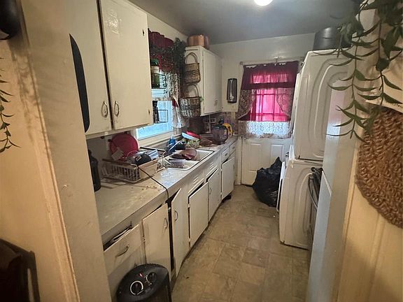 4th image of 1820 Forest Rd