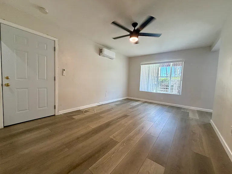 00-1007 E Ocean Blvd #1 — Photo 5