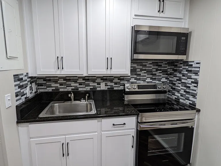 411 Lindsay Rd #3 — Photo 1