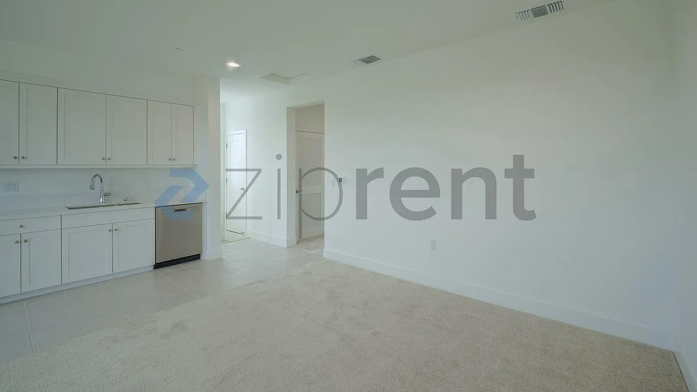 2 bed, 896 sqft, $1,995 — Photo 3