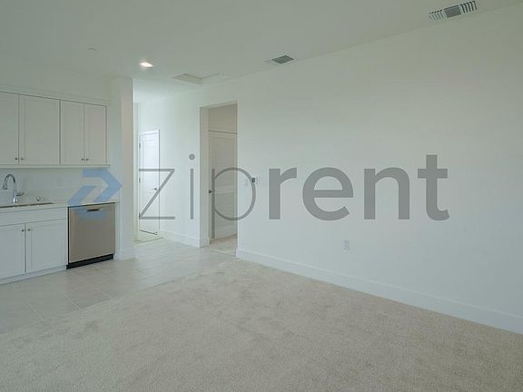 3rd image of 1566 Country Manor Dr