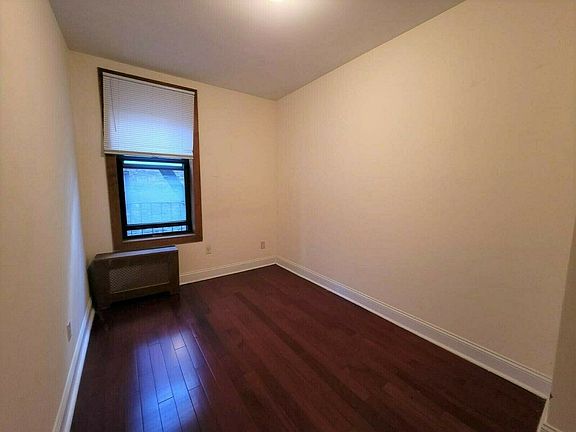 3rd image of 223 W 16th St APT 2B