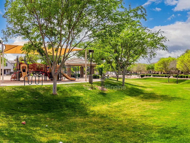 1384 S Sabino Dr — Photo 45