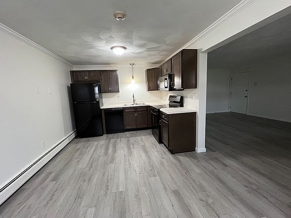 3rd image of 2 Wood Rd #D1