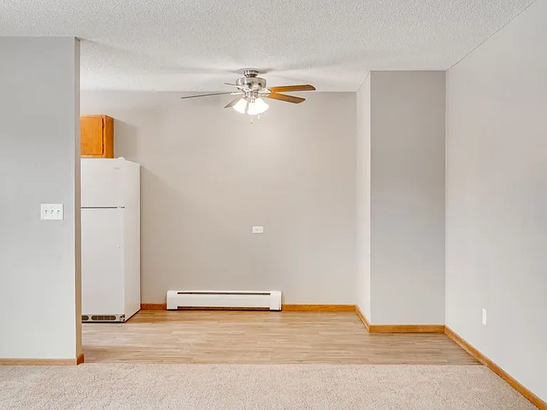Moore Lake Apartments — Photo 35