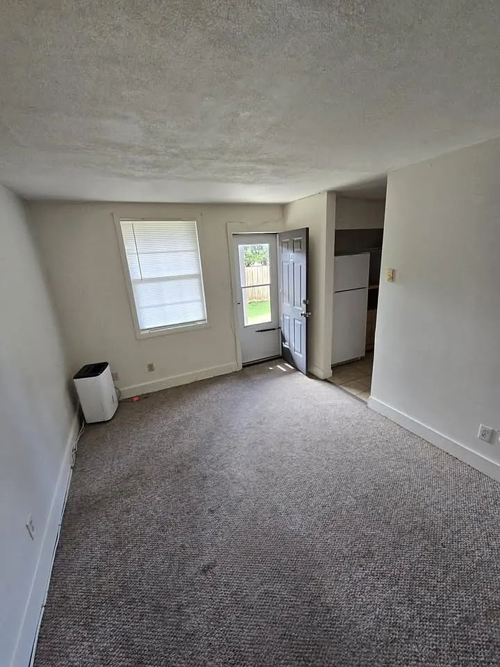 1 bed, 750 sqft, $700 — Photo 1