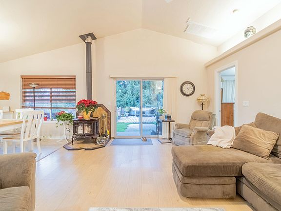 3rd image of 118 SE Maice Ct