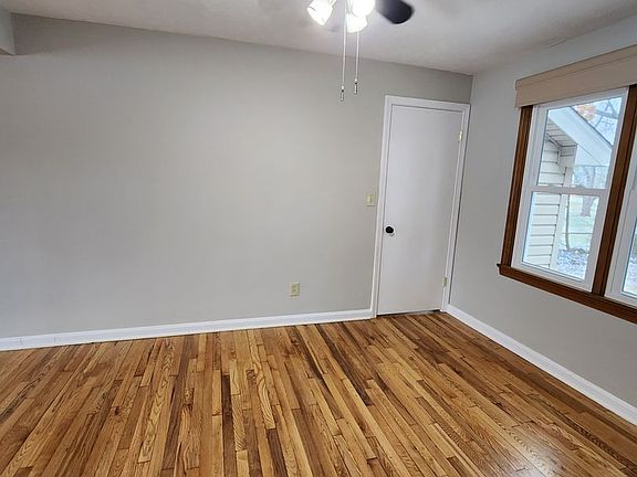 2nd image of 6920 Som Center Rd