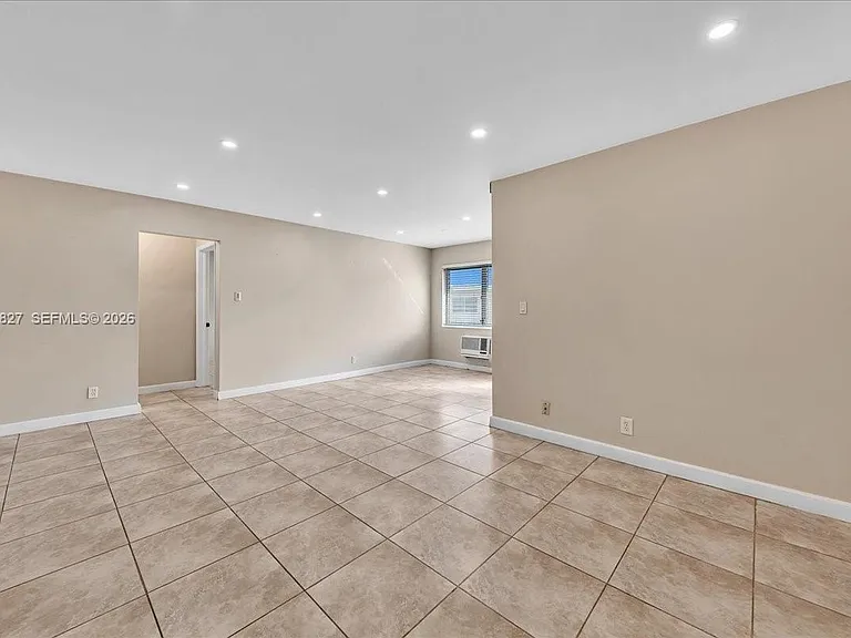 707 S 19th Ave #9 — Photo 5