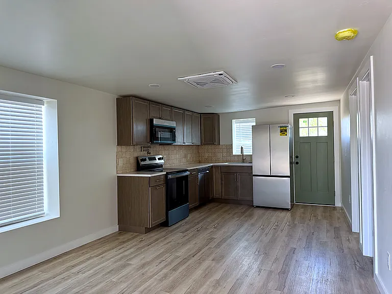 1804 Slate Ave NW — Photo 3