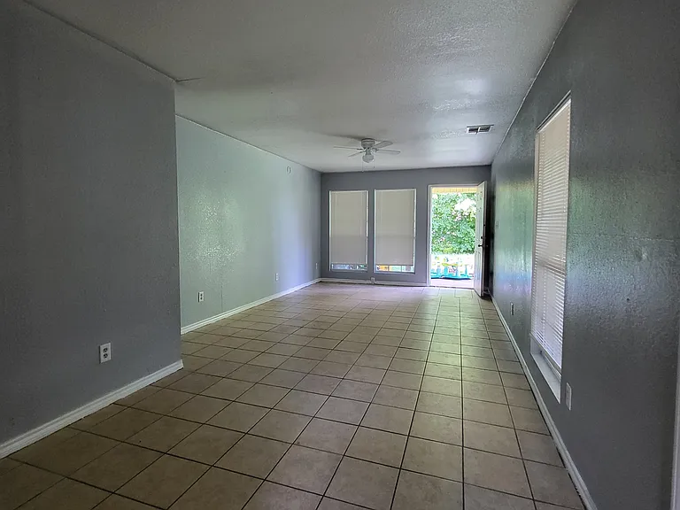 1613 Walton Walker Dr #A — Photo 2