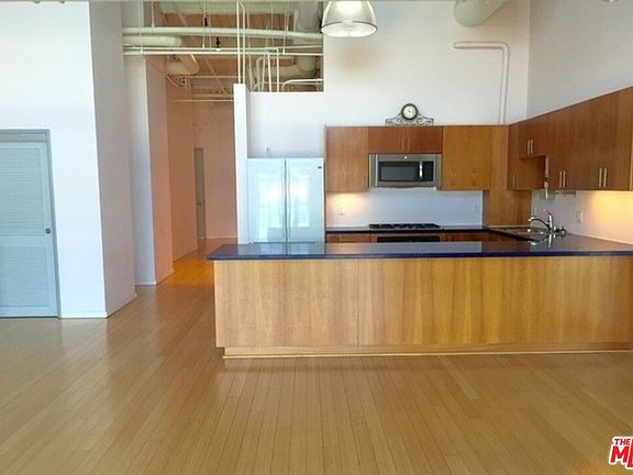 3rd image of 1130 S Flower St APT 417
