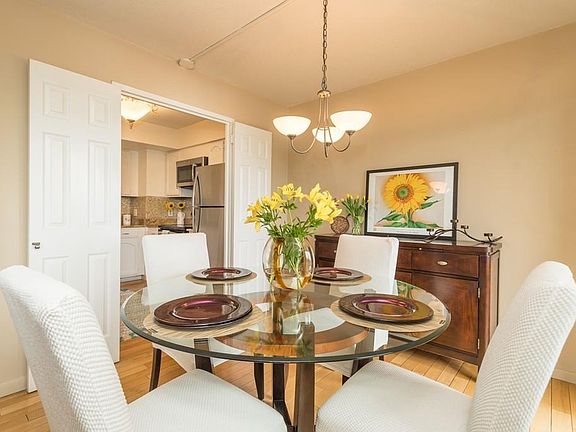 4th image of 250 Hammond Pond Pkwy APT 613N