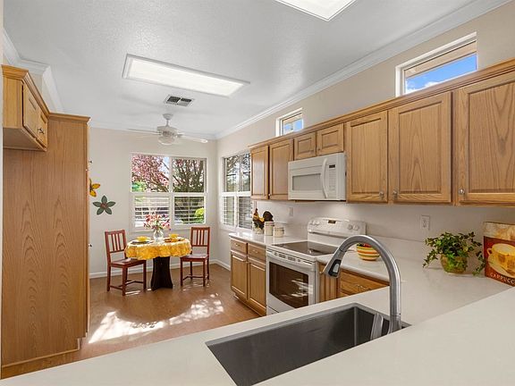 4th image of 1630 Crocker Ln