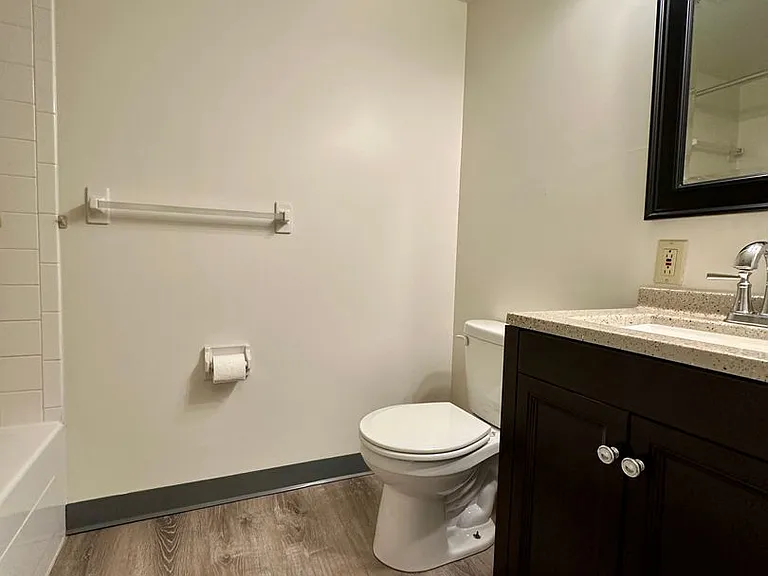 360 Maryland Ave — Photo 38