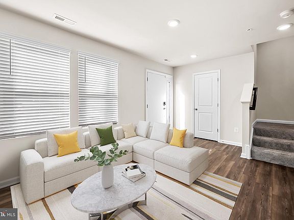 4th image of 624 Mozart Way