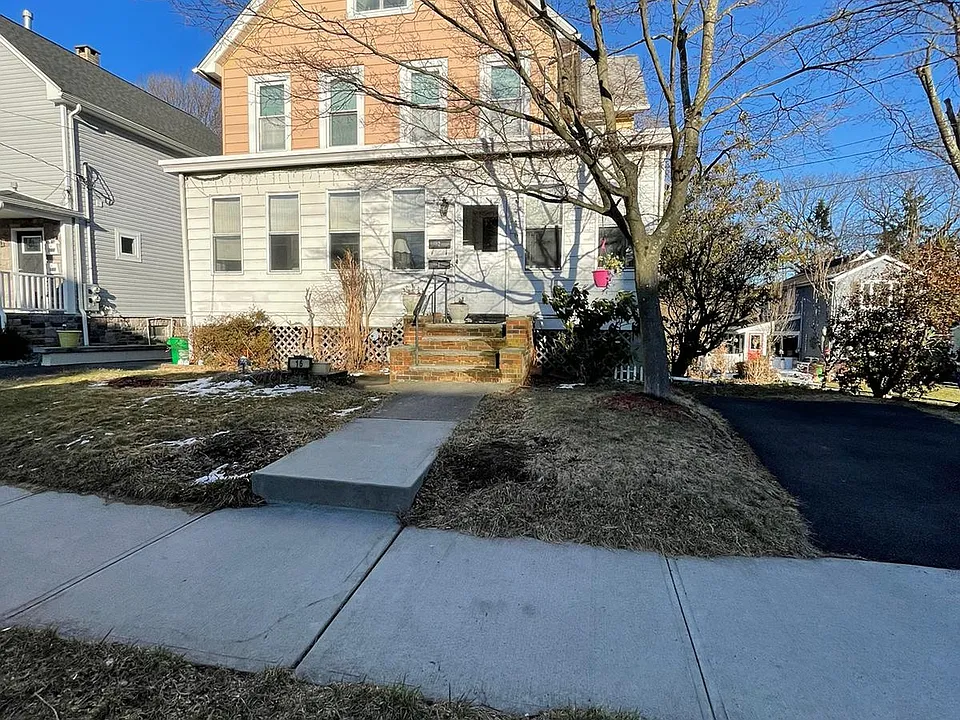 16 Prairie Ave #1