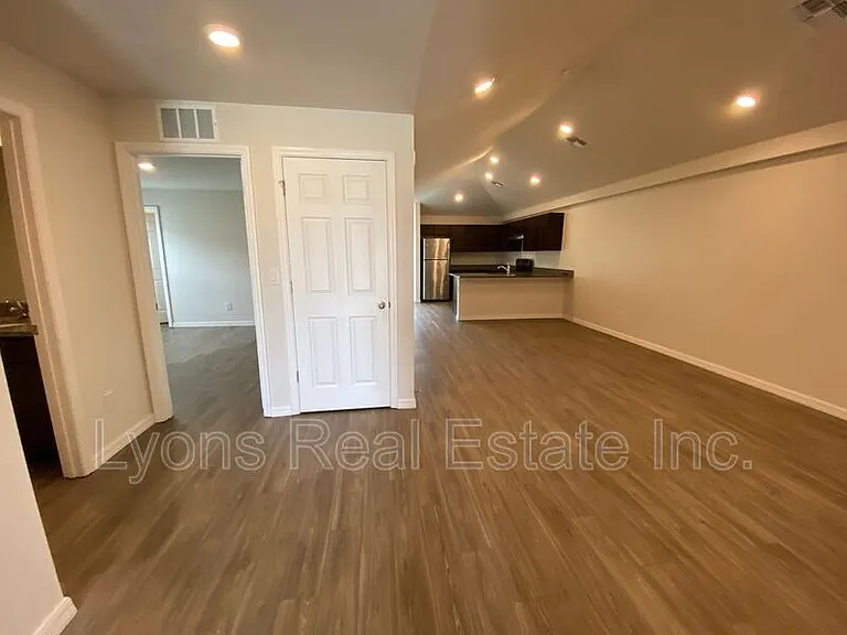 604 Skyline Blvd — Photo 4