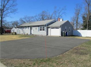 17 Lincoln St, Windsor Locks, CT 06096