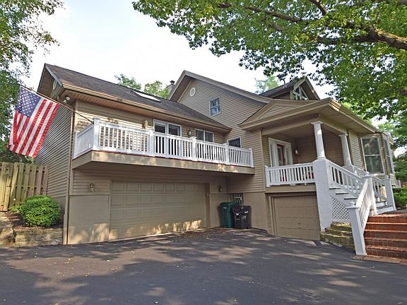 2nd image of 3440 Custer Ave