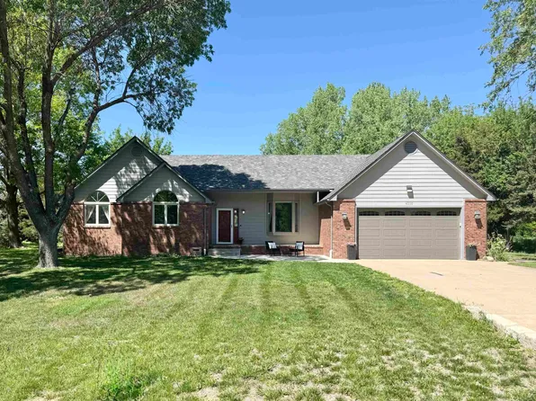 4010 Meadow Ridge Ln, Hutchinson, KS 67502