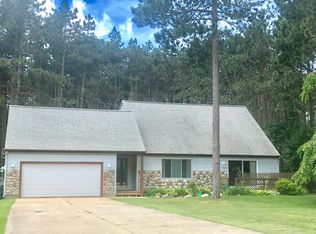 12045 Sandy Woods Dr, Grand Haven, MI 49417