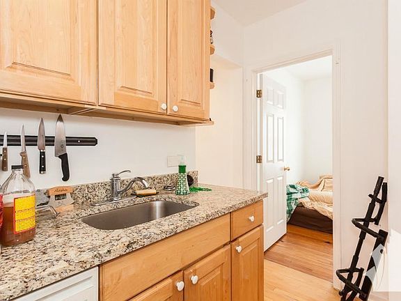 5th image of 681.5 W Wrightwood Ave #2W