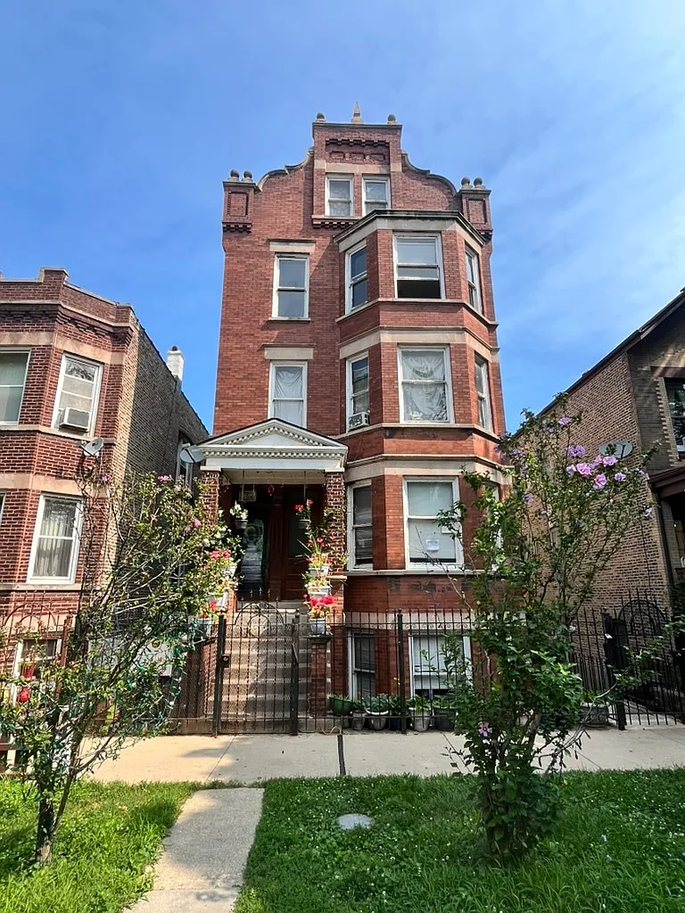 2 bed, 875 sqft, $1,700 — Photo 1
