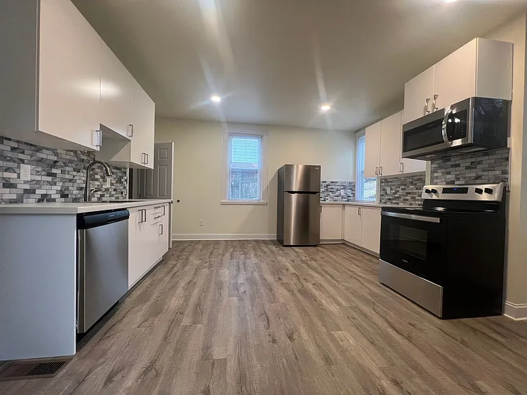 2217 Spring St #1 — Photo 3