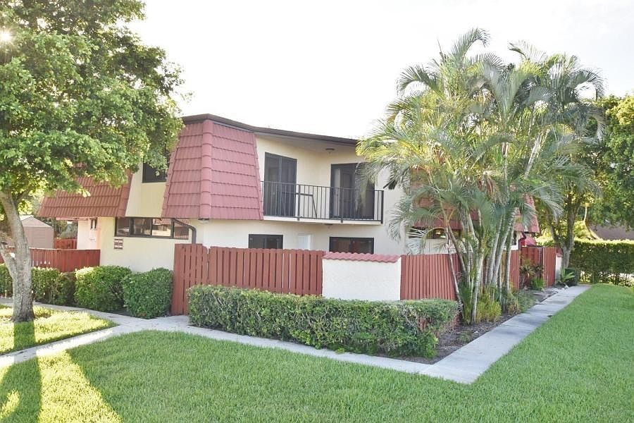 1st image of 3954 Victoria Dr