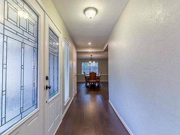 5th image of 718 River Plantation Dr