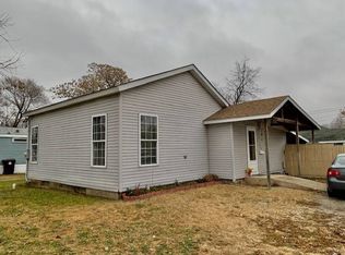 620 W 11th St, Beardstown, IL 62618
